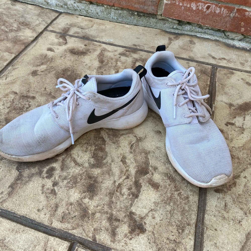 SOLD Nike tennis shoes